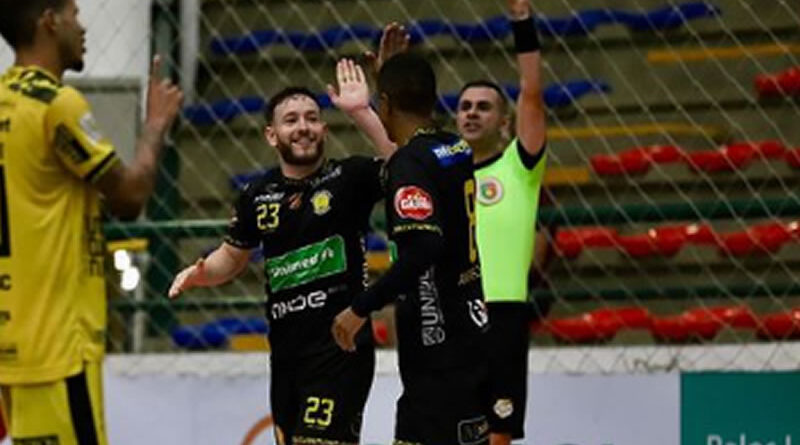 Praia Clube goleou a Assoeva pela Supercopa Gramado